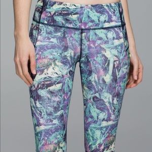 🌸🌸Lulu Inspire crops Sz 4🌸🌸